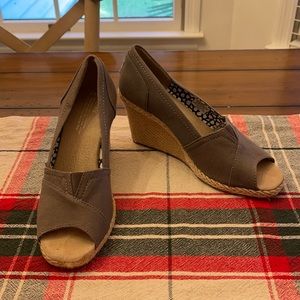 Toms wedges 8.5